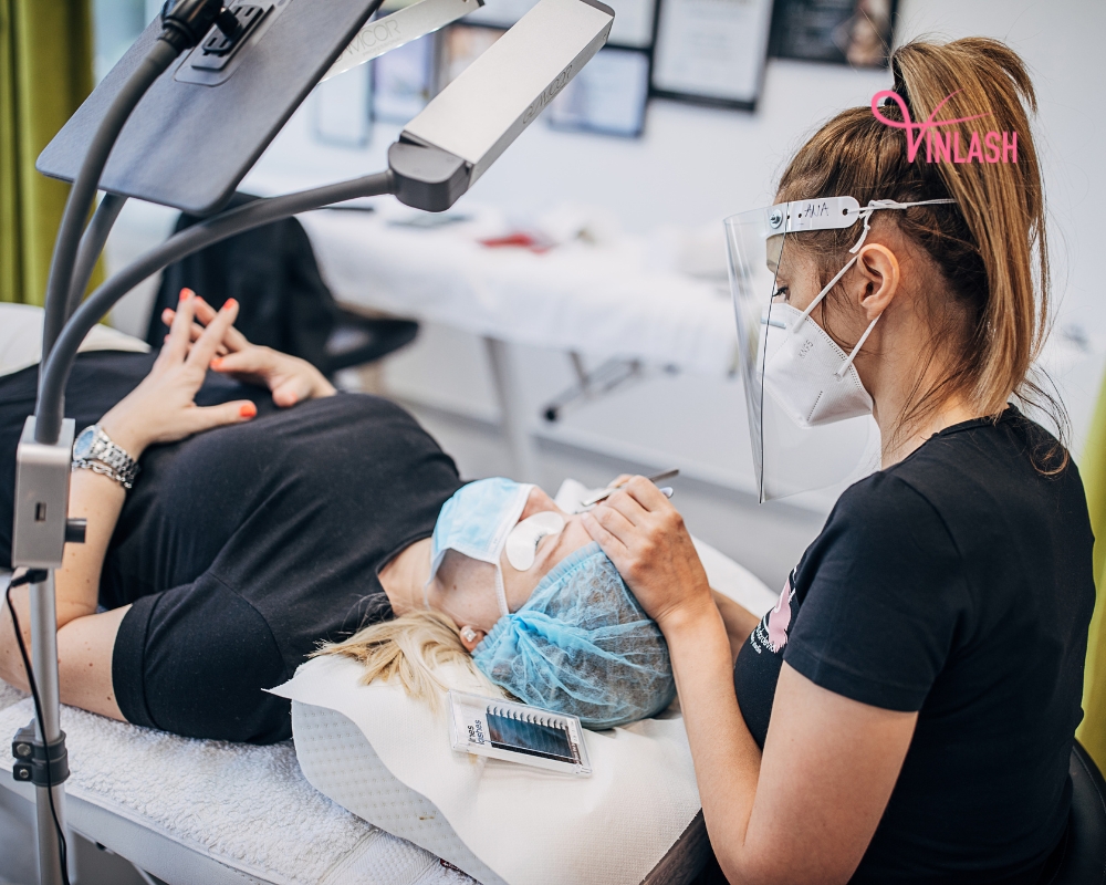 Vin Lash Supplier’s Wide Range of Tools and Accessories for Lash Professionals